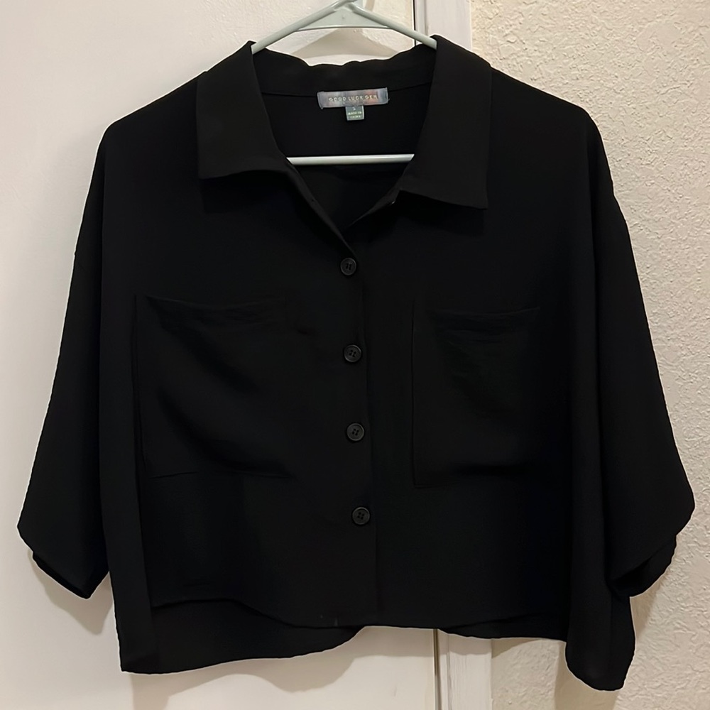 NWOT Black Cropped Short Sleeve Button Down Blouse